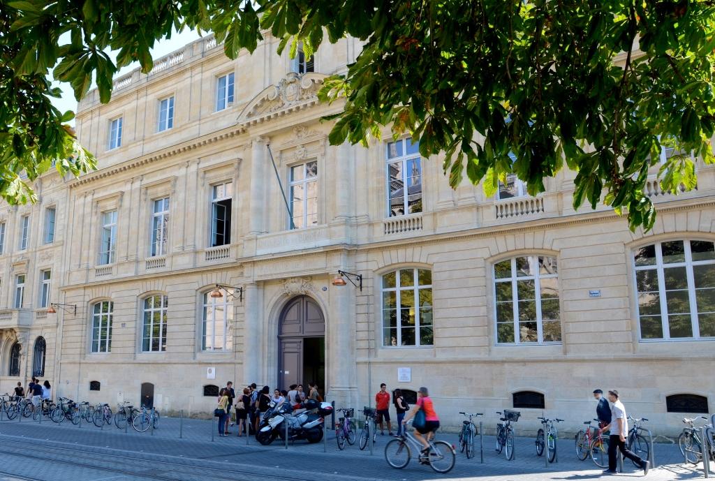 PJJ_facade_universite_de_Bordeaux.jpg